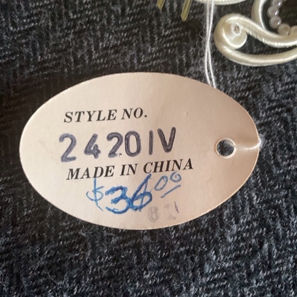 White and ivory floral hair comb / hairpiece for girl’s by Bonny New - Picture 5 of 6